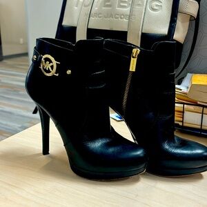 Michael Kors women’s black ankle high heels ankle boots black size 7
